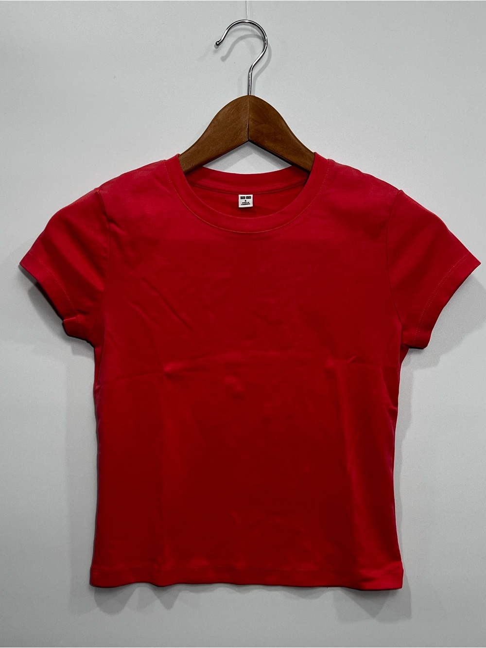 Uniqlo Women's Bright Red Short Sleeve Crewneck Tee